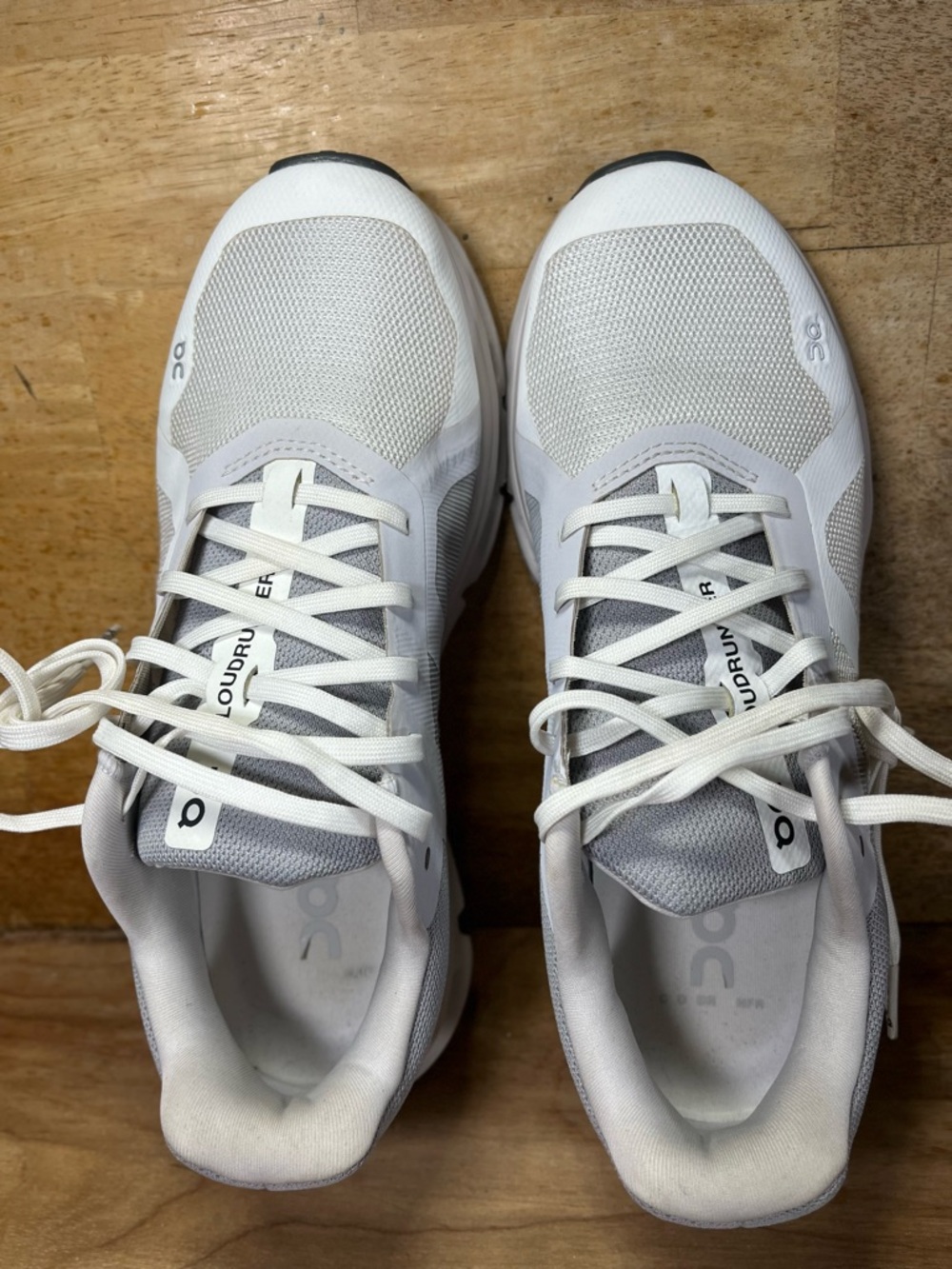 On CloudRunner REFLECTIVE Womens Sz 8.5 Wide Running Shoes Sneakers White Frost - Picture 7 of 11